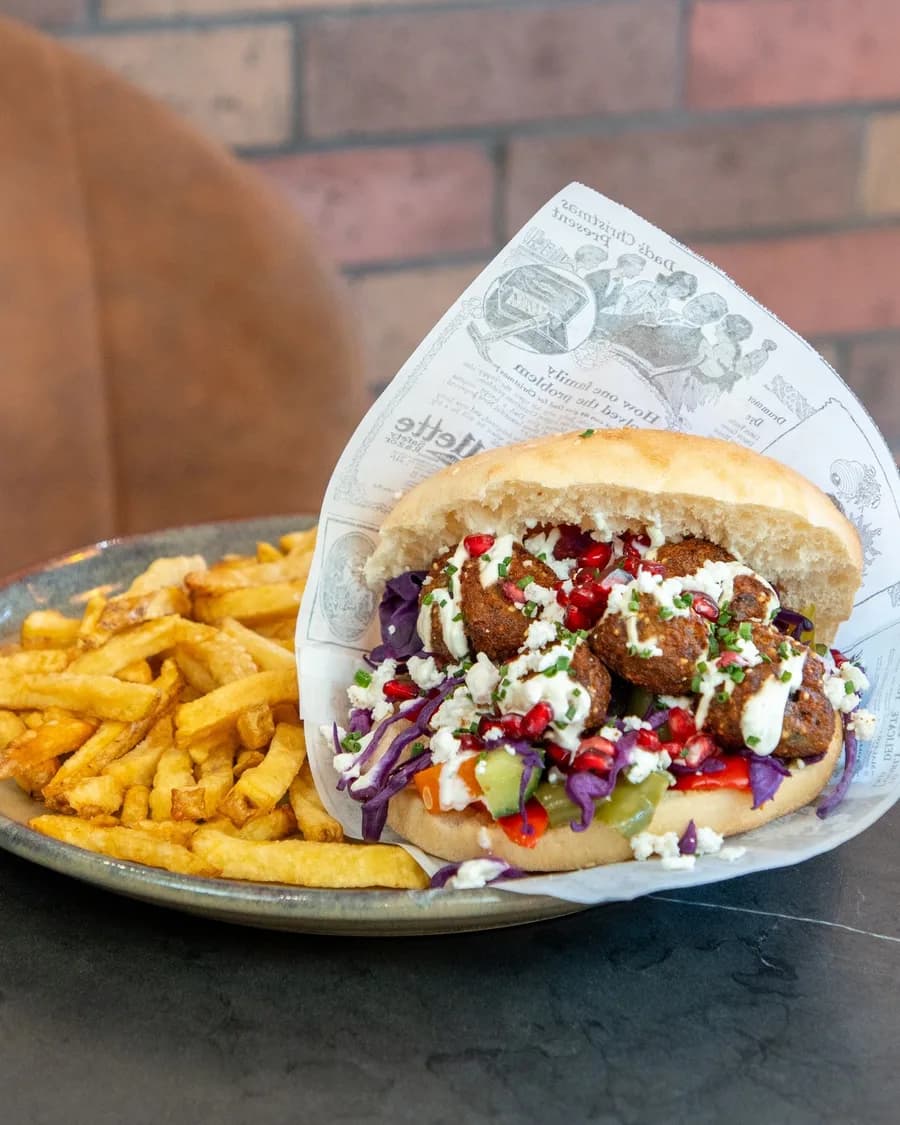Kebab aux falafels et ses frites